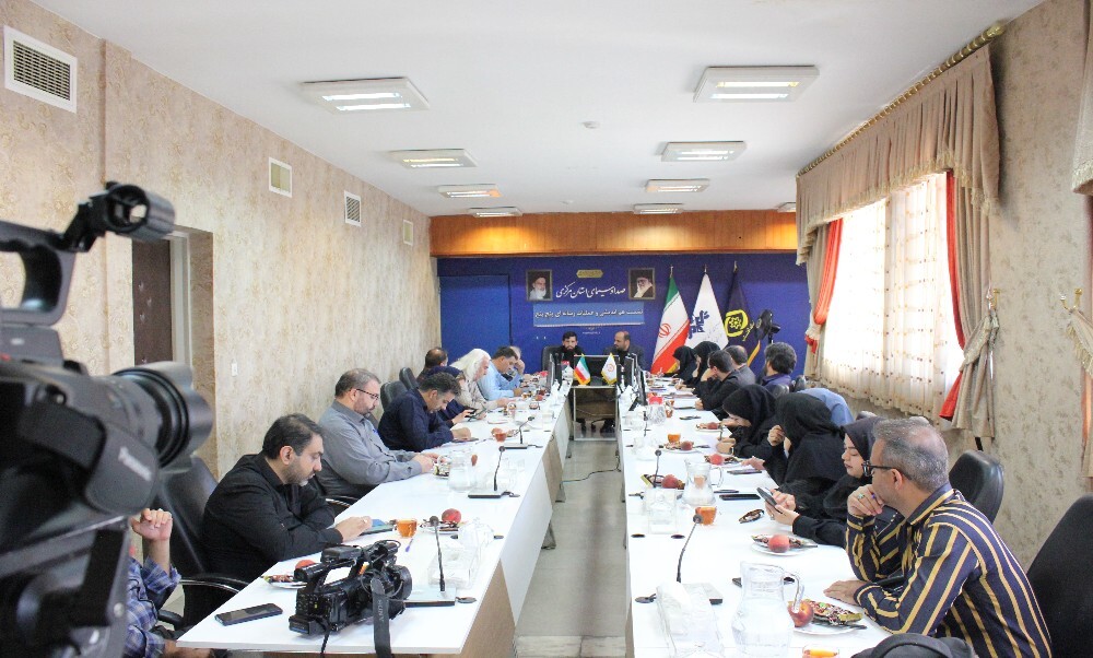 تصاویر/ نشست هم اندیشی و عملیات رسانه‌ای پنج پنج در صداوسیمای استان مرکزی