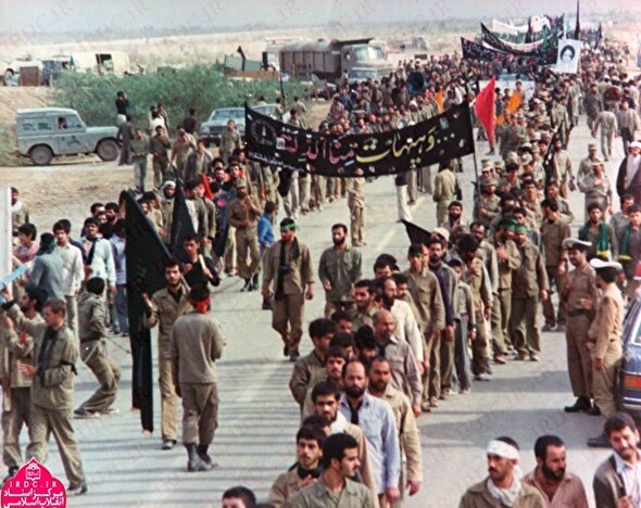 فیلم/عزاداری و سینه زنی رزمندگان لشگر ۴۱ ثارالله قبل از عملیات بیت المقدس