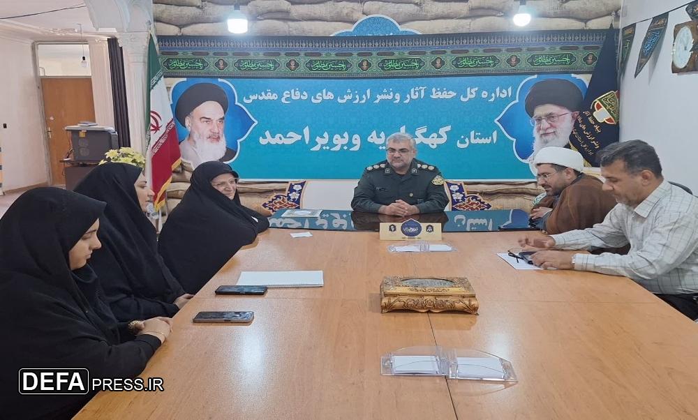 تجلیل مدیرکل حفظ آثار دفاع مقدس کهگیلویه و بویراحمد از بانوی پیشکسوت دفاع مقدس استان+ تصاویر