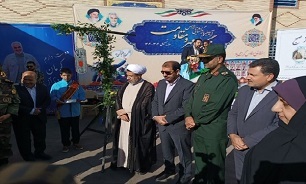 زنگ «مهر و مقاومت» در مدارس کرمان نواخته شد