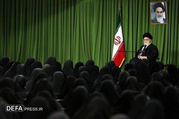 امام خامنه‌ای: زن مسلمان ایرانی، معلمی برای زنان جهان خواهد بود