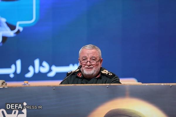 مشاور فرمانده کل سپاه: آمریکایی ها بدانند که پایگاه های آن ها در تیررس جمهوری اسلامی قرار دارد