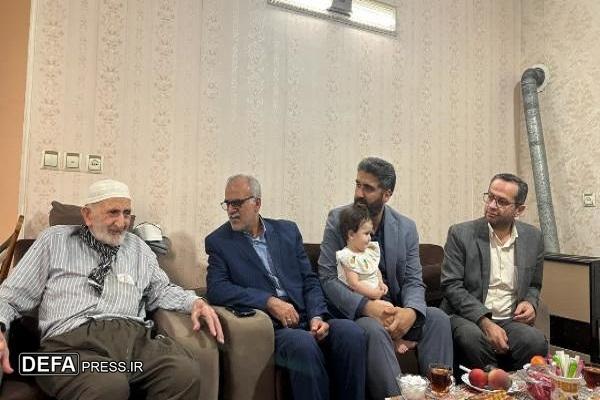 دیدار و تجلیل مسئولان دانشگاه تخصصی فناوری‌های نوین آمل از خانواده شهید «کیانی»+ تصاویر