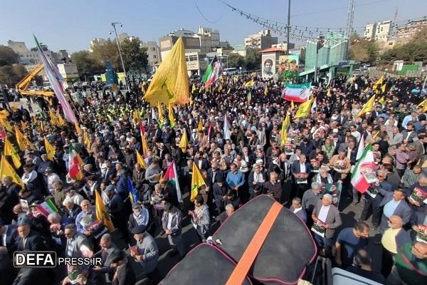 چشم انتظاری مردم برای استقبال از فرمانده شهید جبهه مقاومت