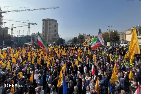 چشم انتظاری مردم برای استقبال از فرمانده شهید جبهه مقاومت