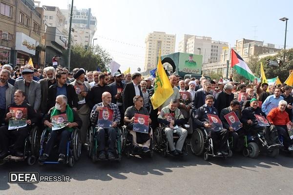 مرد مجاهد مقاومت در آغوش شهر شهادت