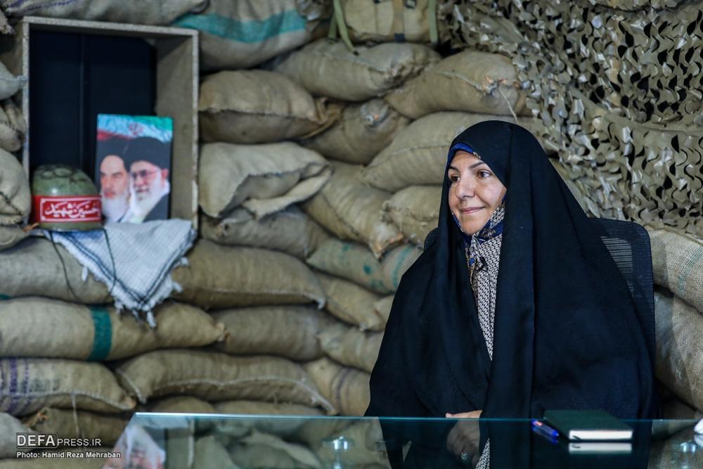 امدادگر دفاع مقدس: تراشیدن ریش و سبیل رزمندگان برای حفاظت از آنها/ دختر ۱۸ ساله‌ای که به دست کومله‌ها زنده به گور شد 