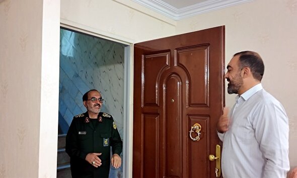 فیلم/ دیدار مسئول ایثارگران ستادکل نیرو‌های مسلح با خانواده شهیدان فرزعلیان و صادقی