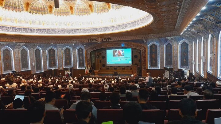 تقدیر از ۳۰ اثر برگزیده از ۱۱ کشور در همایش بین المللی مبانی فقهی گام دوم انقلاب اسلامی