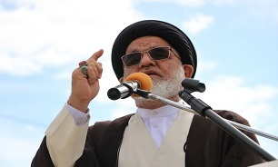 مبارزه با استکبار جهانی بر محور ولایت مداری می‌باشد