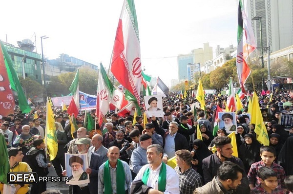 «مرگ بر آمریکا» صدای واحد دانش‌آموزان مشهدی