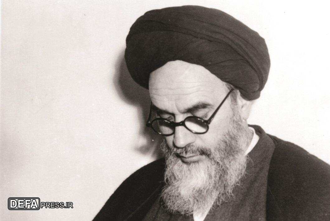 امام خمینی: بسیاری از قوانین اسلام همۀ انحای دموکراسی را تضمین می‌کند