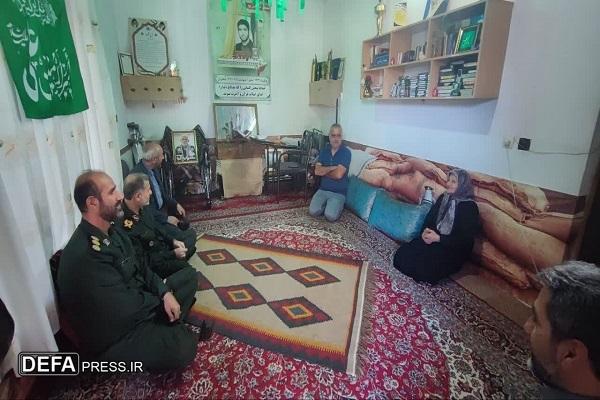 تجلیل فرمانده سپاه کربلا از صدای ماندگار دفاع مقدس مازندران