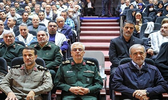 حاشیه‌های مراسم افتتاح ۵ مرکز فرهنگی و موزه دفاع مقدس و مقاومت با حضور رئیس جمهور