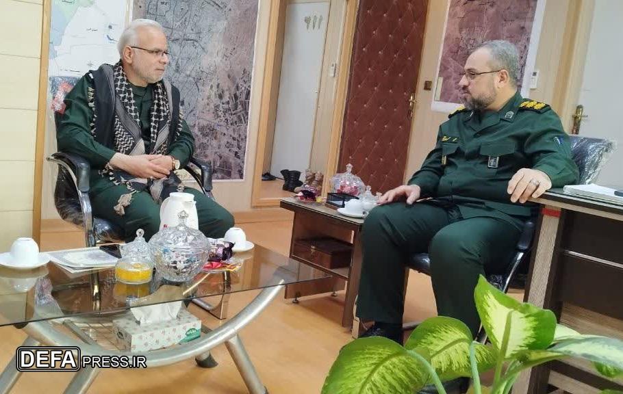 دیدار جانشین اداره حفظ آثار دفاع مقدس قزوین با فرمانده تیپ ۸۲ سپاه صاحب الامر (عج)