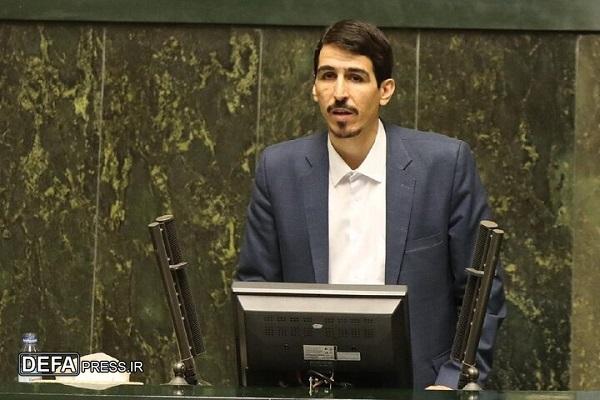 شریعتی: مجلس باید جلوی واردات بنزین را بگیرد