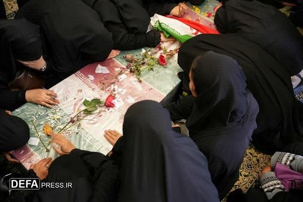 میزبانی دانشجویان از لاله‌های فاطمی+ عکس