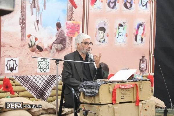 شهدا الگویی مناسب برای نسل جوان هستند