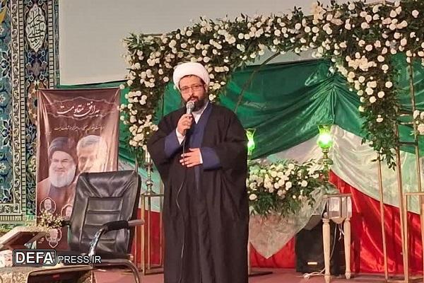 امروز مجاهدان شیعه و سنی با نثار خون خود از قرآن پاسداری می‌کند 