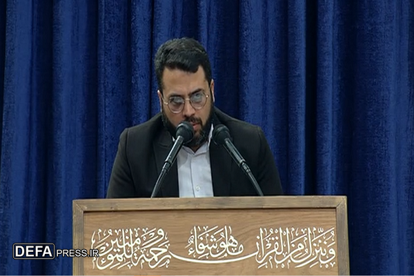 تلاوت آیه «وَلَیَنْصُرَنَّ اللَّهُ مَنْ یَنْصُرُهُ» در محضر رهبر معظم انقلاب اسلامی+ فیلم