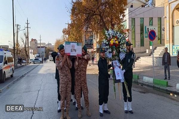 پیکر شهید «عباسی چقازردی» بر دستان مردم کرمانشاه تشییع شد