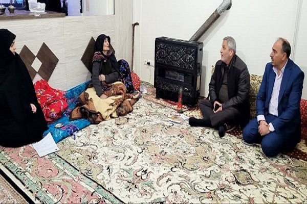 سرپرست بنیاد شهید آذربایجان‌شرقی به مادران و همسران شهدا ادای احترام کرد