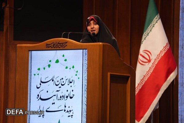 بهروز آذر: ارزش‌های خانوادگی میراثی ارزشمند که باید نسل به نسل حفظ شود