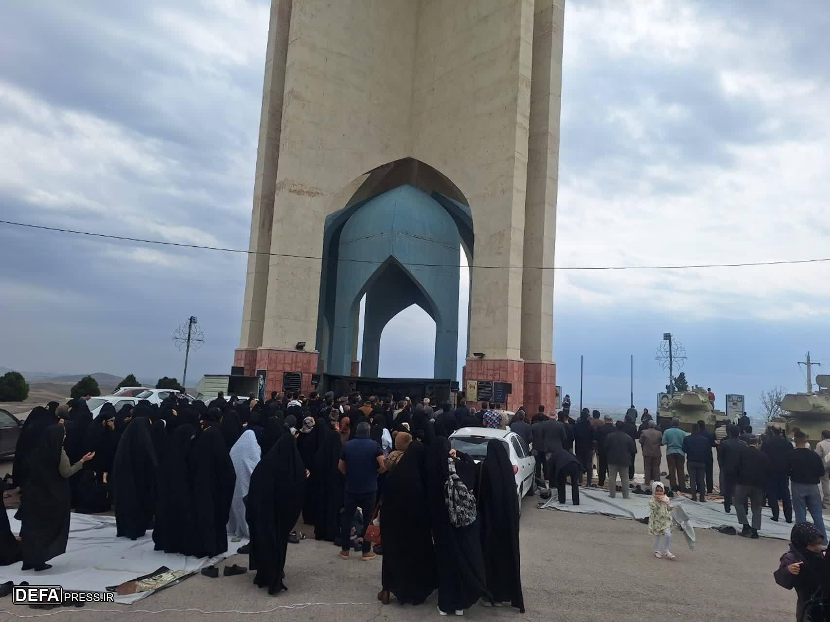 مراسم تحویل سال ۱۴۰۴ در جوار شهدای گمنام فدک قزوین برگزار شد