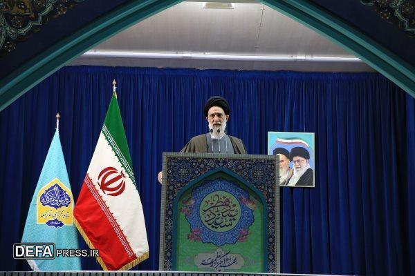 امام جمعه موقت اصفهان: سرمایه‌گذاری برای تولید باید در اولویت قرار گیرد