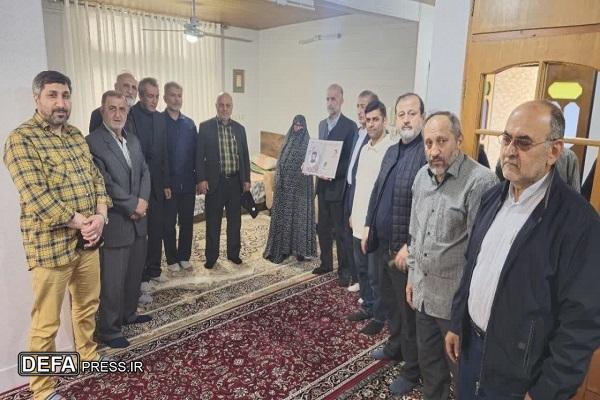 دیدار مسئول دفتر حفظ آثار و نشر ارزش‌های دفاع مقدس بابلسر با خانواده شهدا+ تصاویر