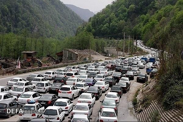 ترافیک پرحجم در محور‌های مازندران؛ روز طبیعت زیر بار فشار جاده‌ها