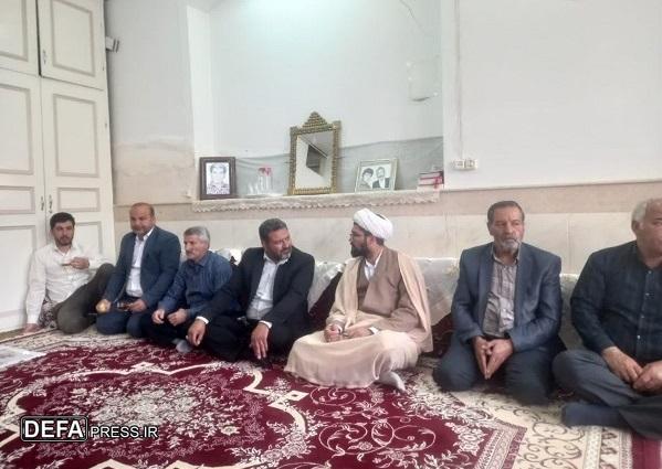دیدار مسئولان روستای مومن آباد قم با خانواده های شهیدان «خداداد» و «سعادتمند» + تصاویر