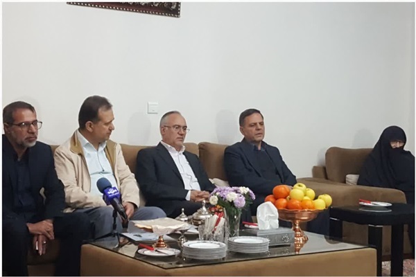 جمعی از مسؤولان زنجانی با مادر شهیدان «بسطامیان» دیدار کردند