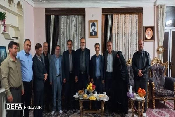 مسؤولان زنجانی با مادر شهید «مغانلو» دیدار کردند