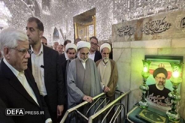 معاون اول رئیس جمهور به زیارت حرم امام رضا (ع) مشرف شد