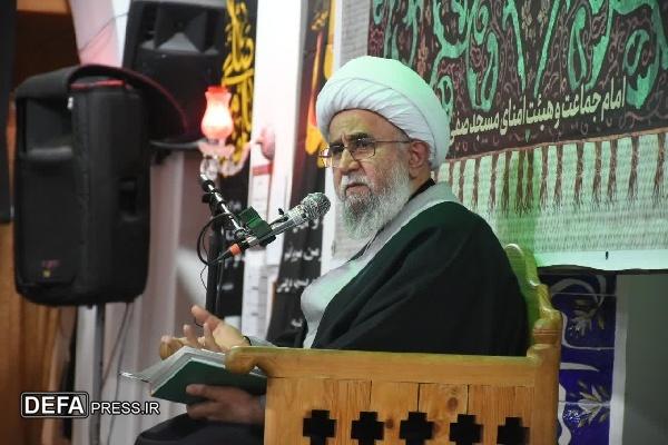 امام علی (ع) به مدیریت جامعه زینت و زیبایی بخشید