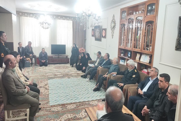 مسؤولان ابهری با خانواده شهیدان «نوروزیان» دیدار کردند