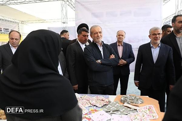 رئیس‌جمهور از نمایشگاه توانمندی‌های قرارگاه اجتماعی استان البرز در محله حصار کرج بازدید کرد