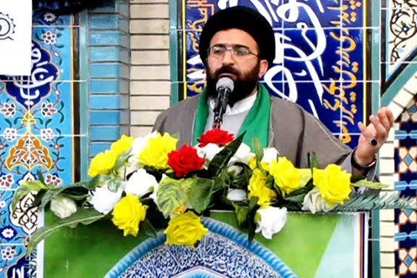 دشمن به دنبال شکاف و اختلاف در جامعه است