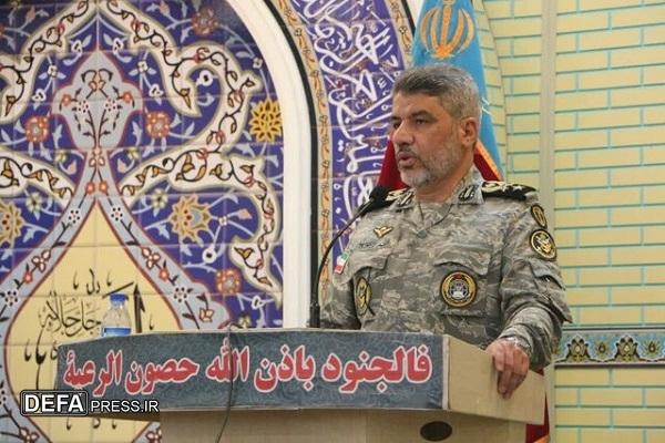 امیر اکرمی نیا: امروز با اتکا به توان داخلی و مقاومت دشمن را وادار به عقب‌نشینی کرده‌ایم