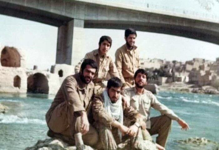 حال و هوای نوجوانی شهید با خواندن دلنوشته‌های شهید چمران