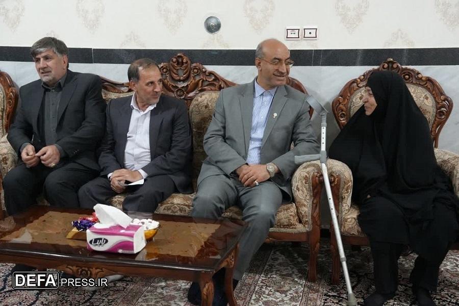 تجلیل استاندار کرمانشاه از خانواده‌های شهیدان والامقام نوری و حیدریان