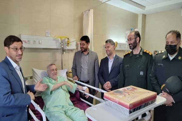  فرماندار زنجان از امیر «واعظی» عیادت کرد