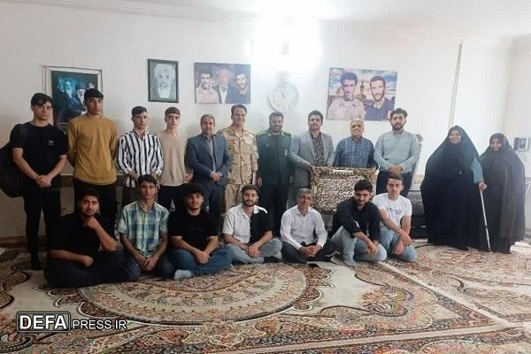 دیدار دانش‌آموزان تایبادی با خانواده شهیدان «دادمحمدی»+ تصاویر
