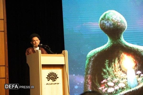 شاهرخی: هنر انقلابی مبلغ صلح است