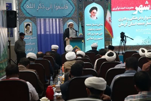 نماز جمعه باید تبیین کند که نزدیک شدن به مسیر ولایت، نزدیک شدن به نماز جمعه است