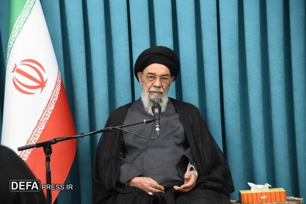 امام جمعه اصفهان: ارتش جمهوری اسلامی ایران، سرباز امام زمان است