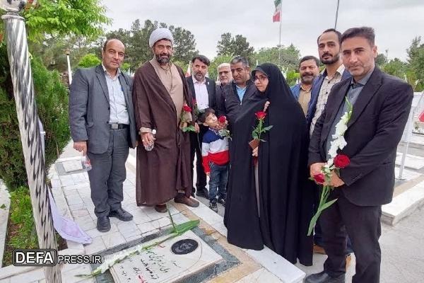 تجدید میثاق با شهیدان همزمان با دهه ارتش در مشهد+ تصاویر