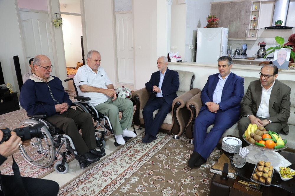 تصاویر/ دیدار معاون رئیس جمهور با جانباز ۷۰ درصد 