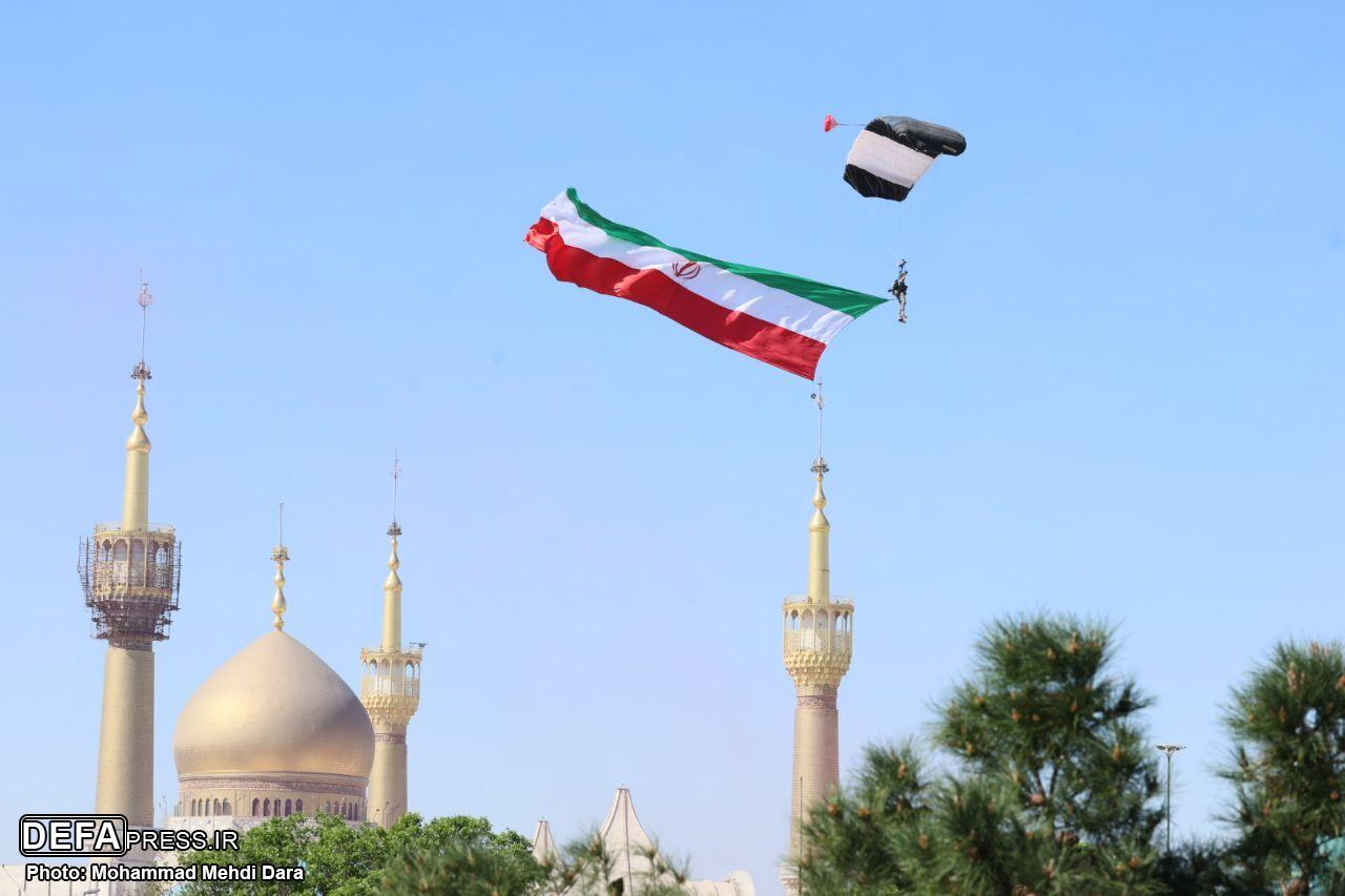 اجرای عملیات چتربازی توسط تکاوران تیپ نوهد